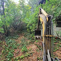 čišćenje zapuštenog placa na Avali